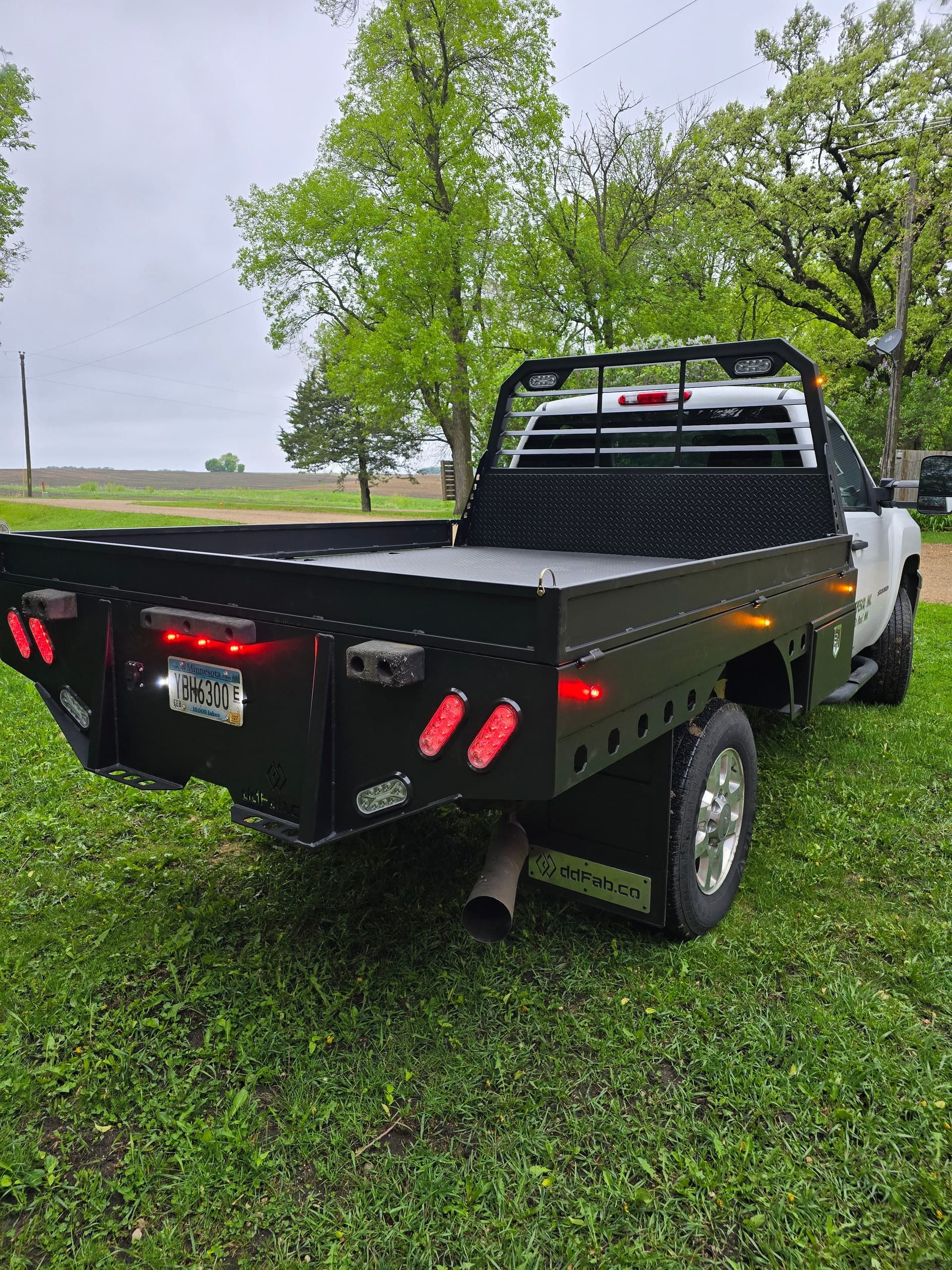 Heavy-Duty Double Diamond Flatbed Built for Sandblasting Work