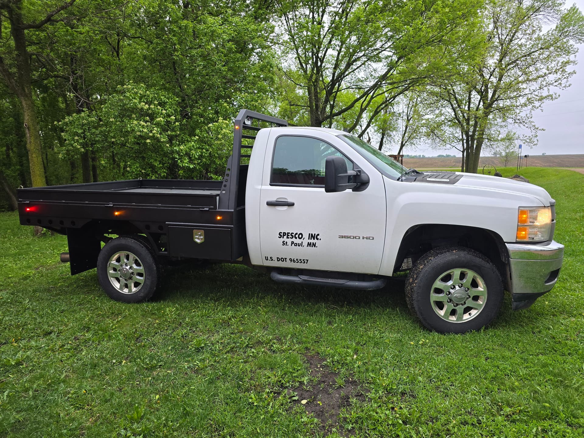 Heavy-Duty Double Diamond Flatbed Built for Sandblasting Work