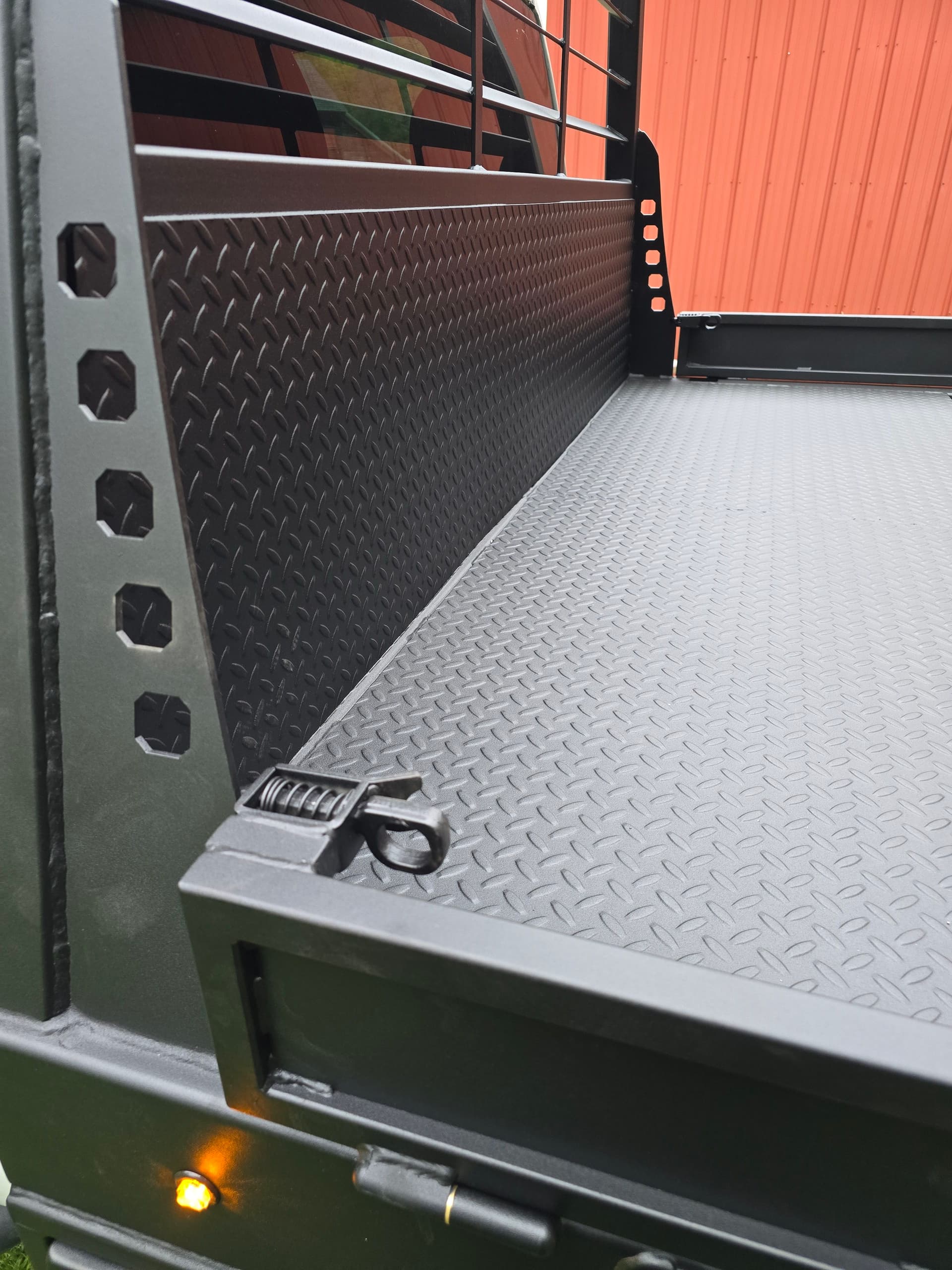 Gallery photos for Heavy-Duty Double Diamond Flatbed Built for Sandblasting Work: Image #6