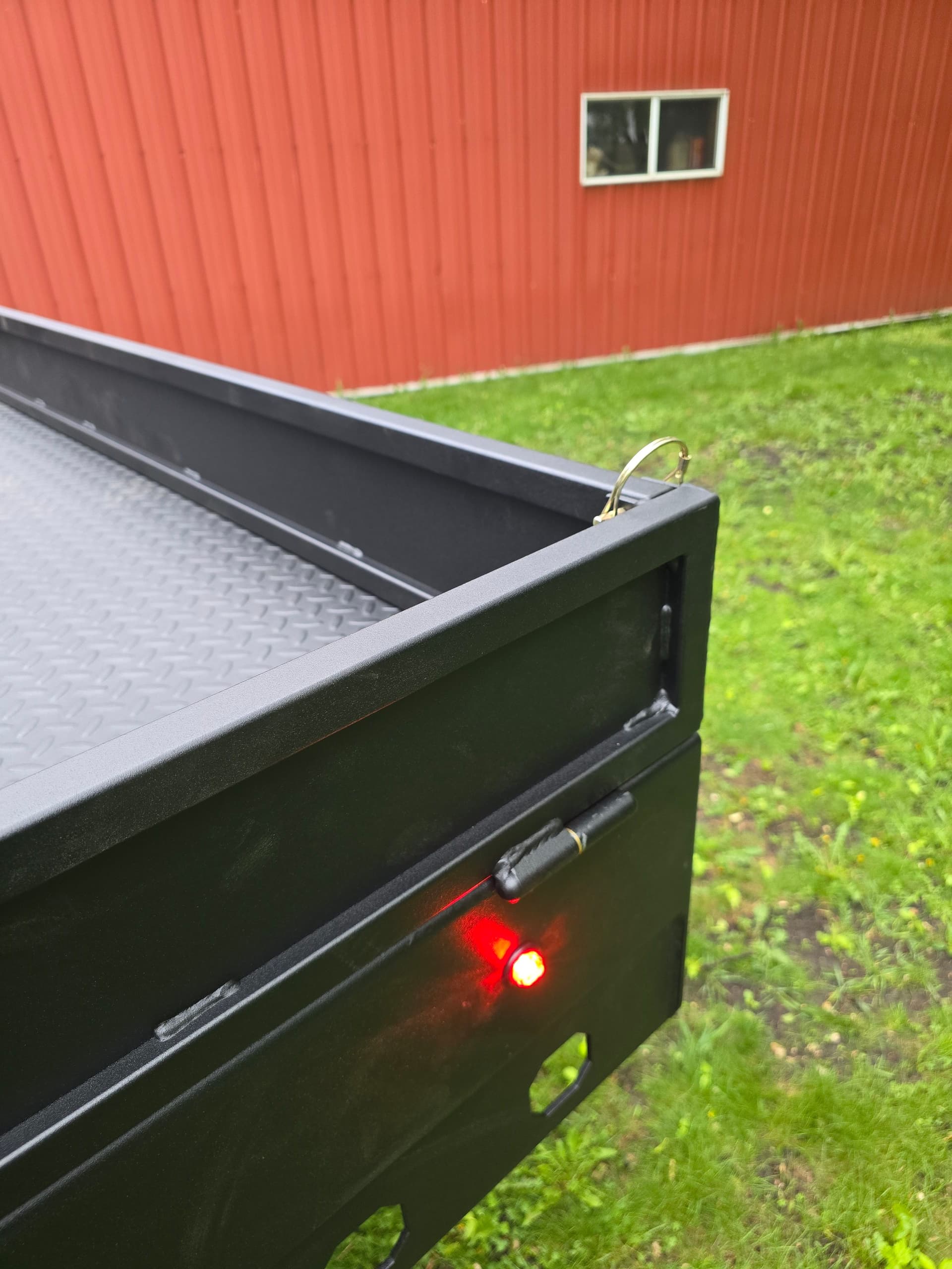 Gallery photos for Heavy-Duty Double Diamond Flatbed Built for Sandblasting Work: Image #5